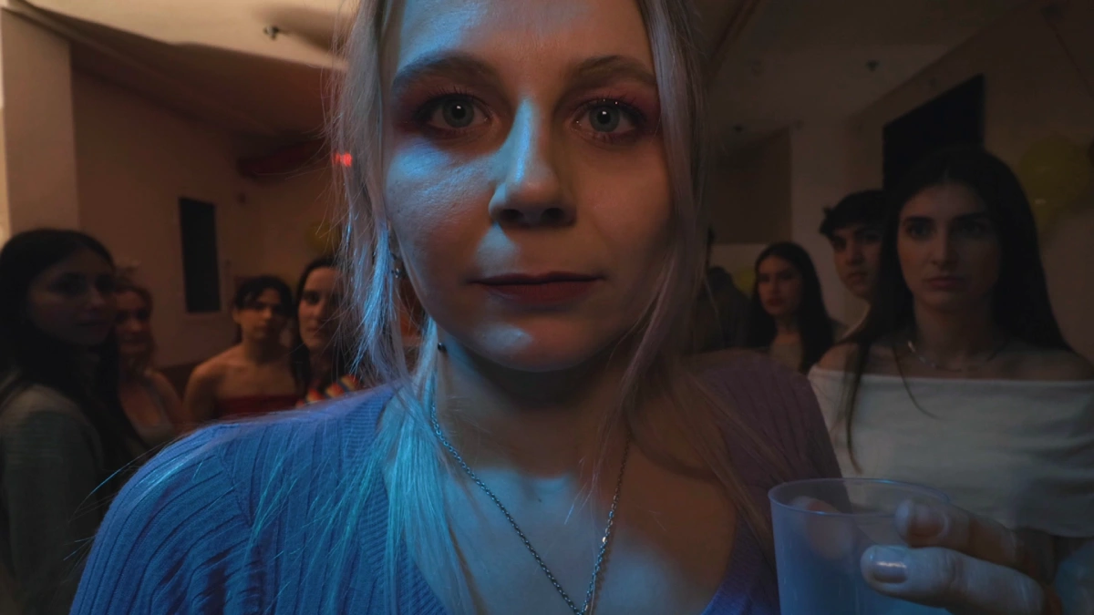 Fotograma cinematográfico de una escena de dramedia